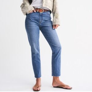 Abercrombie & Fitch Relaxed Fit Straight Leg Jeans - Women's Size 4/27